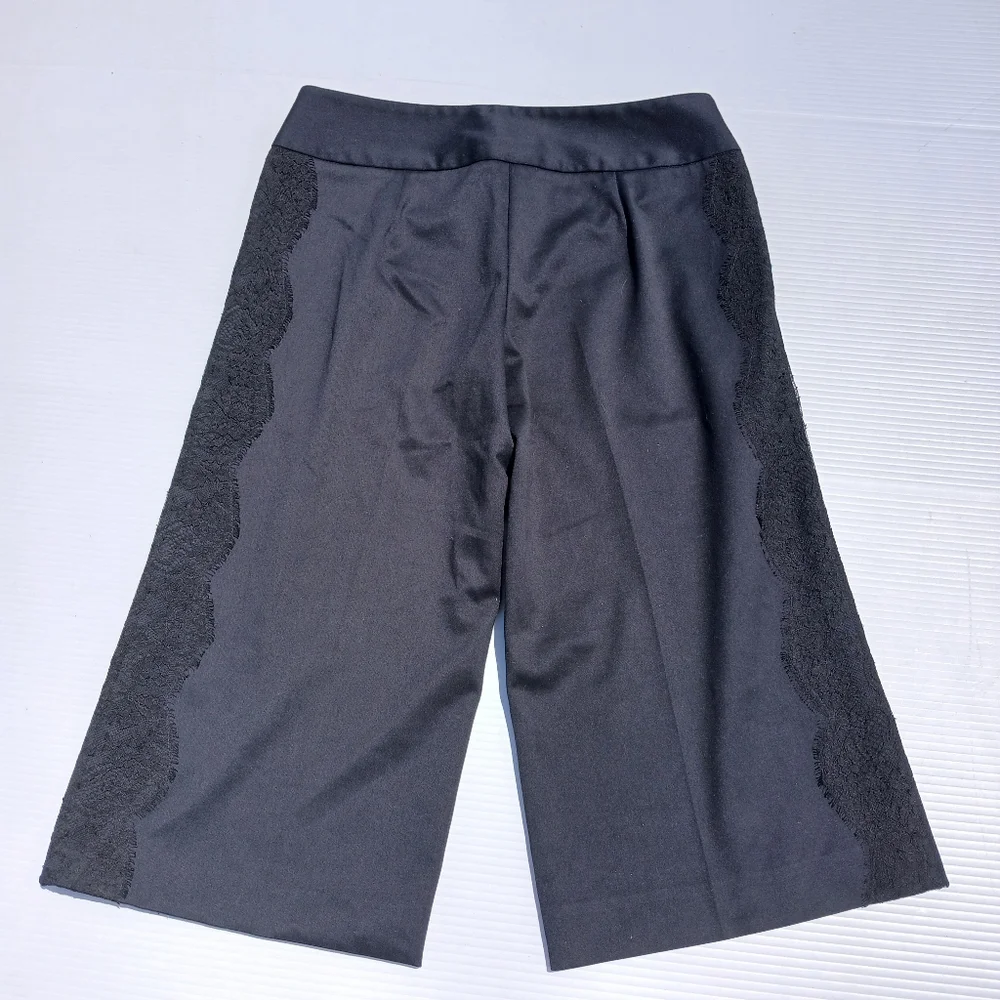 Trina Turk size 0 Black Lace Bermuda Length Dress Shorts Trouser Style Career XS